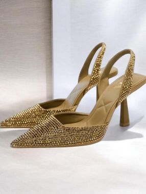 NWOT ZARA (37 / 6.5)  Shimmery Slingback 2" Heels in Gold